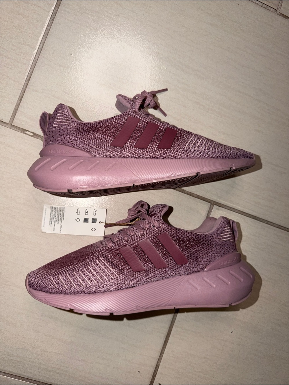 Adidas Sneakers